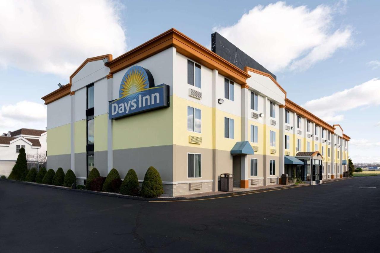 Days Inn By Wyndham Hartford/Closest Downtown Exterior photo