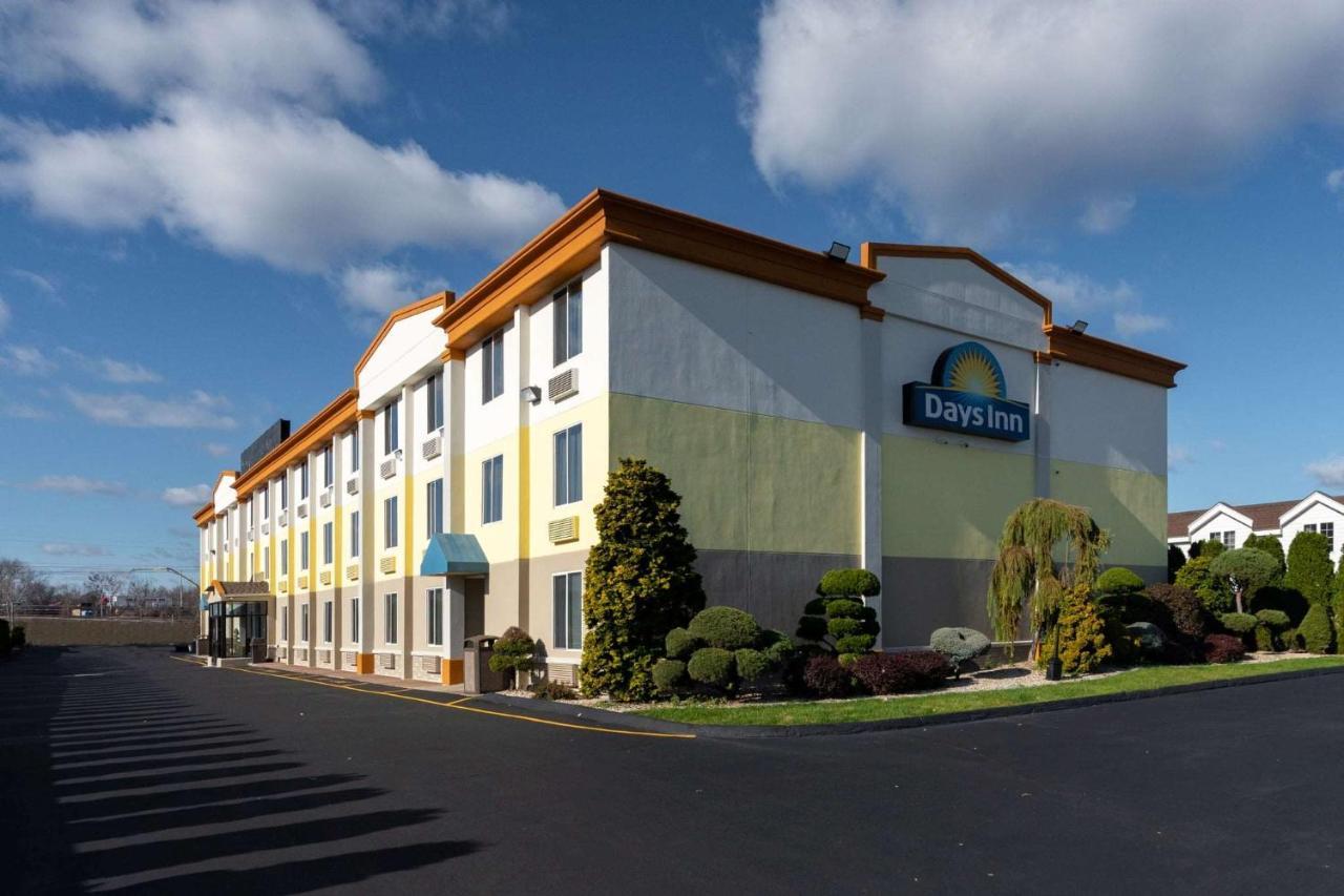 Days Inn By Wyndham Hartford/Closest Downtown Exterior photo