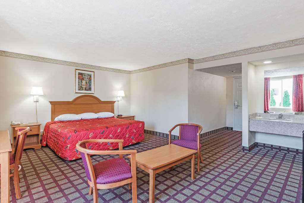 Days Inn By Wyndham Hartford/Closest Downtown Room photo