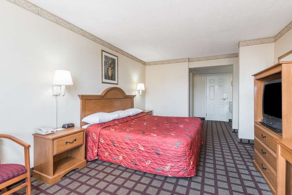 Days Inn By Wyndham Hartford/Closest Downtown Room photo